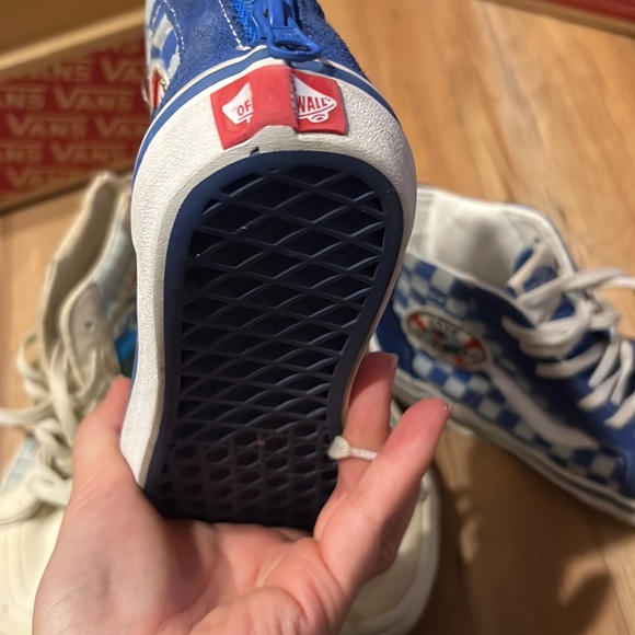 Two pairs of Vans for kids. - Picture 6 of 9